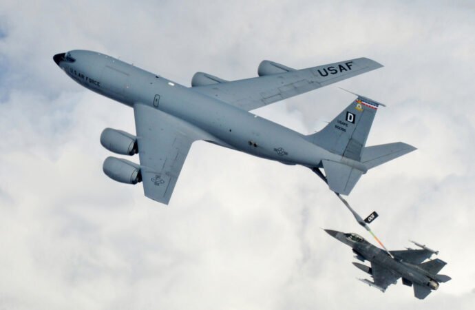 ئەمریکا فڕۆکەی سووتەمەنی هەڵگری ناردە رۆژهەڵاتی ناوەڕاست