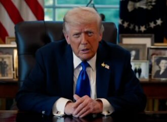 ترەمپ: ئیسرائیل دەستبەجێ بۆمبارانی غەززە بوەستێنێت